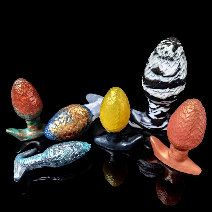 Female Sex Toys Kreature Adult Toys Premade Medium Uldreds Egg Split White and Gray Green Classic Firmness
